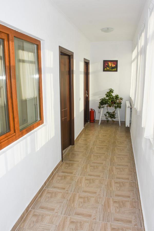 Tomis House Curtea De Arges Exterior photo