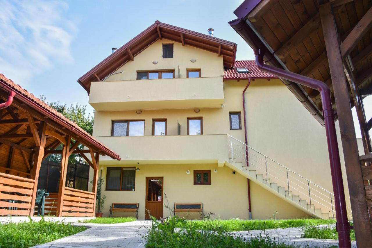 Tomis House Curtea De Arges Exterior photo